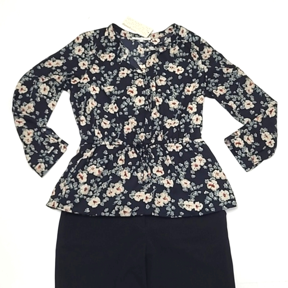 Daniel Rainn Floral Pendulum Blouse Quarter Sleeve Cut Out V-Neck Pockets NWT